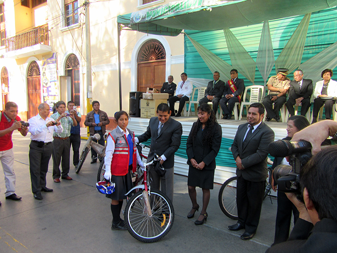 UGEL Huánuco entrega 1123 bicicletas para escolares de colegios rurales