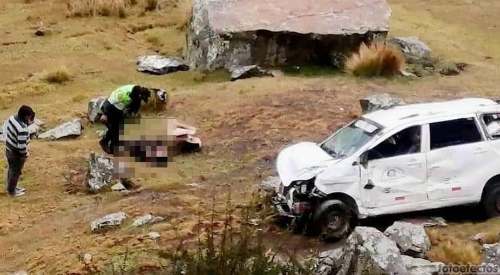 Un muerto y varios heridos dejó despiste de bus interprovincial y auto colectivo
