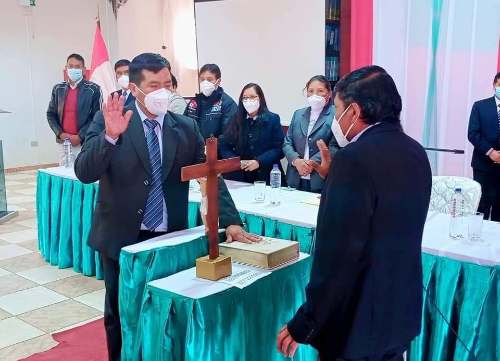 Hítalo Uriol Oscategui juramentó como alcalde de Tusi