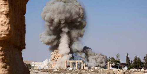 Sirios Destruyen Ídolos de Assad