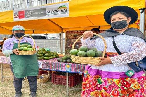 Productores huanuqueños ofertaron papas, hortalizas y tubérculos en Lima