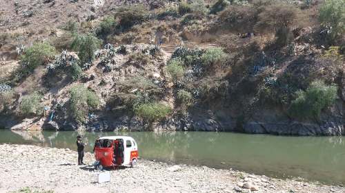 Mujer muere y su bebé desaparece tras accidente de trimóvil en río Huallaga