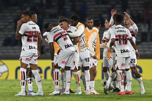 El festejo a Barcos en pleno vuelo y el conmovedor discurso del capitán un lado oculto del retorno de Alianza Lima