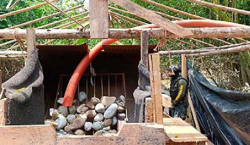 Tres dragas artesanales fueron destruidas tras operativo en río Pachitea