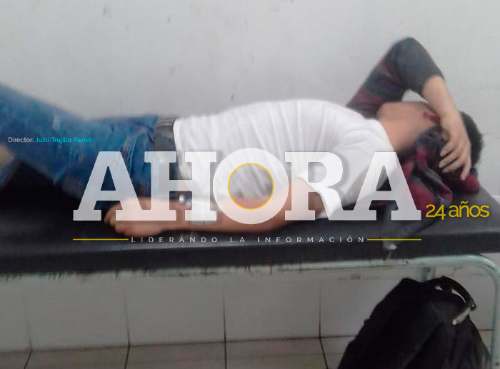 Policía embiste y le fractura piernas a transeúnte