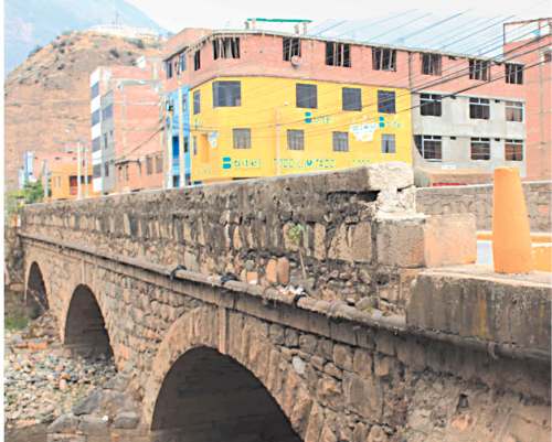 Dirección de Cultura impide rescate de piedras del Puente Tingo