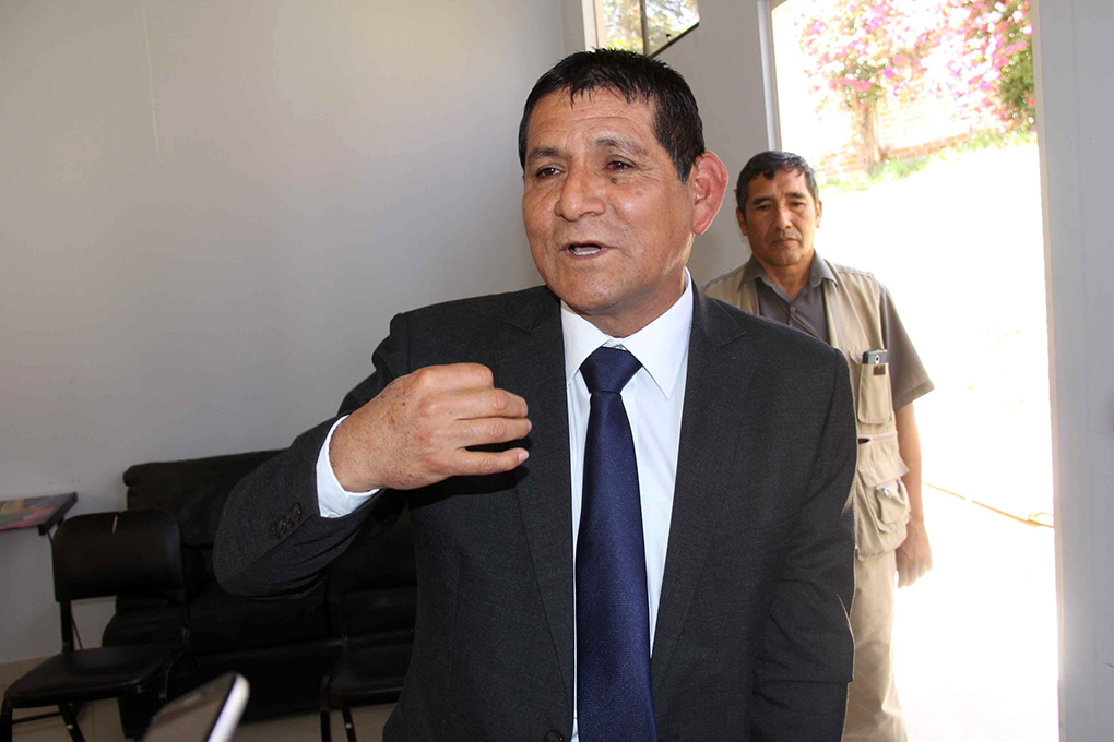 Gobernador le hace frente a revocatoria
