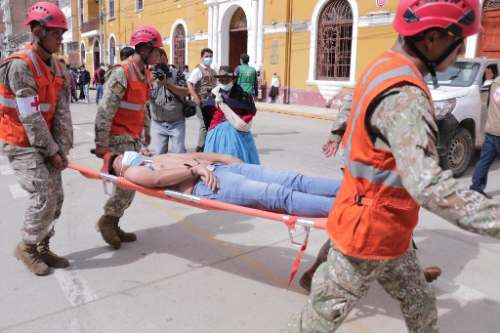 Sismo de 7.5 dejó más de 20 fallecidos y 17 mil casas colapsadas