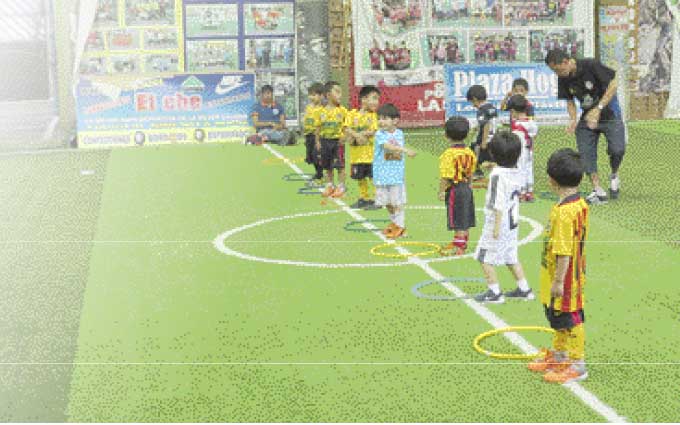 C. F. Champion clausura ciclo vacacional