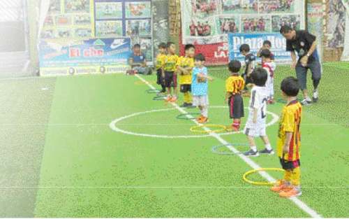 C. F.  Champion  clausura ciclo vacacional
