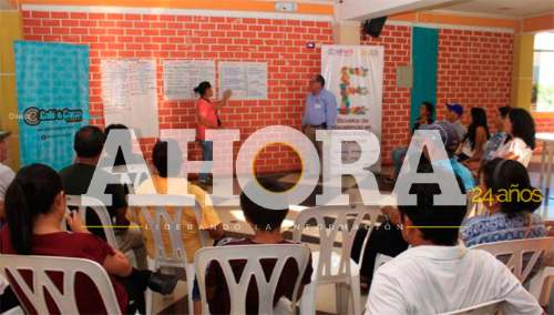 Capacitan a cacaoteros en equidad de género
