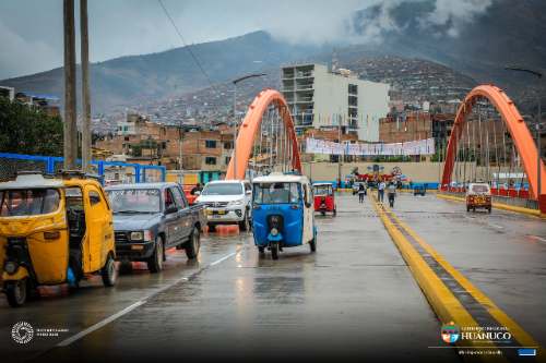 Ante inicio de clases, transportistas exigen reformular tránsito en puente Pavletich