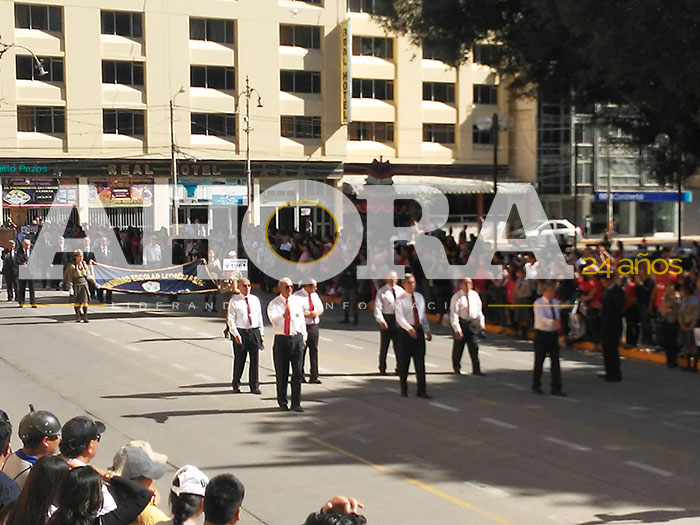 Desfile protocolar los por 190 años de la GUE Leoncio Prado