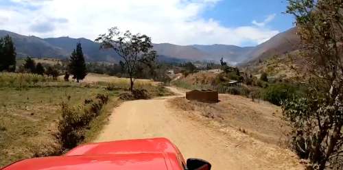Detectan irregularidades en mantenimiento de camino vecinal en el Valle