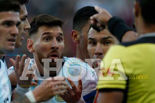 Messi sancionado tres meses y multado