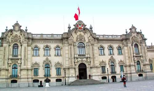 Perú lidera alta percepción de corrupción en Latinoamérica, según observadores internacionales