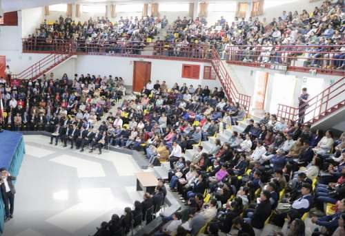 Anuncian capacitarán gratuita a 3 mil docentes por el Día del Maestro