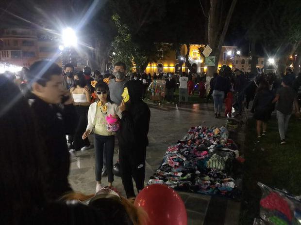 Huanuqueños abarrotaron Plaza de Armas para celebrar Halloween