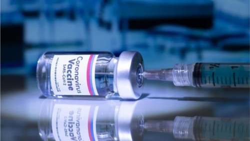 AstraZeneca investigará combinar su vacuna contra COVID-19 con la rusa Sputnik V