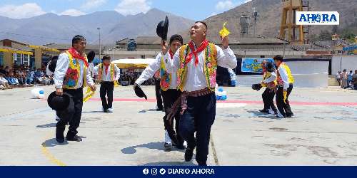 Internos del penal de Huánuco celebran la primavera con el concurso "Míster 2024"