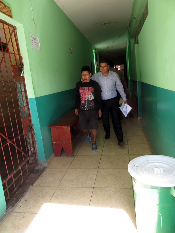 Delincuente salva de ser linchado por vecinos