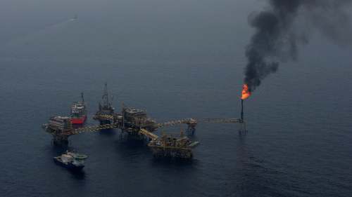 México: Incendio en plataforma petrolera deja seis heridos y un muerto