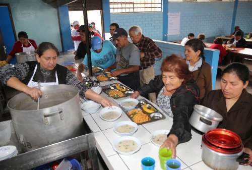Cerca de 8000 comedores populares del país reiniciaron funcionamiento
