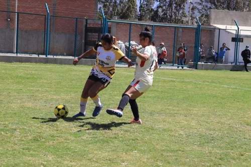 Academia León y Botín de Oro lideran Copa Perú femenina
