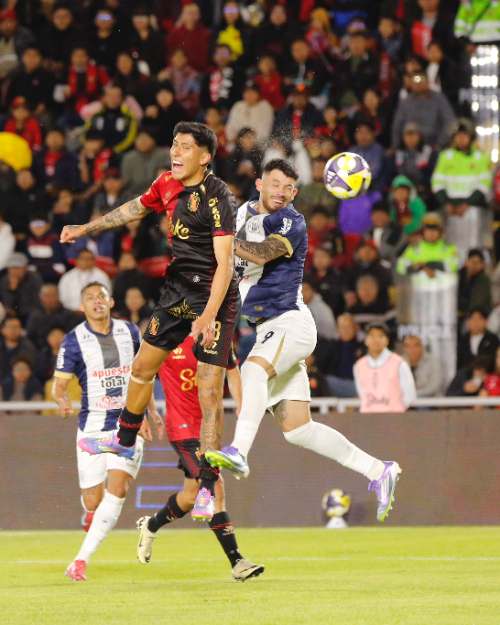 Exárbitro FIFA afirma que Melgar debió recibir un penal ante Alianza Lima