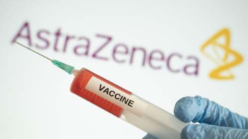 La compañía farmacéutica AstraZeneca asegura que tres dosis de la vacuna tienen efectos significativos en 'ómicron'