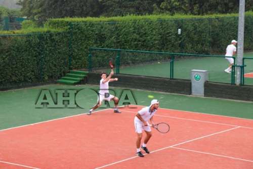 Academias de tenis empiezan entrenamientos de menores