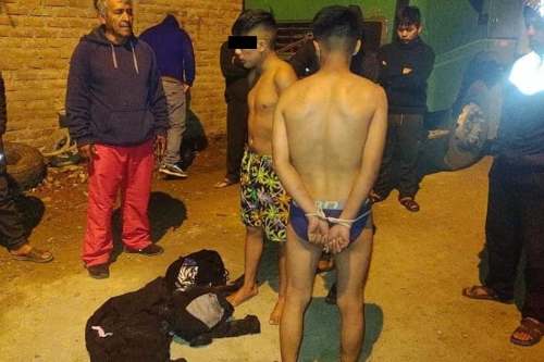Pobladores arrestan, desnudan y castigan a presuntos ladrones