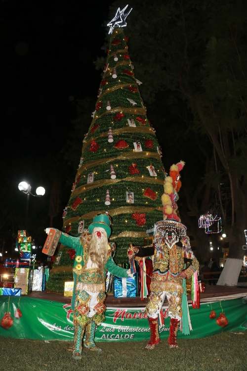 Encienden la navidad en Huánuco