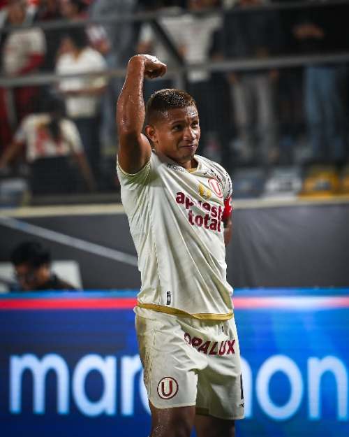 Universitario venció 2-0 a Cristal y sigue firme en la cima del Apertura