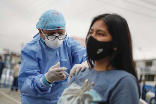 Vacunación a adolescentes de 12 a 17 años será simultánea en todo el país