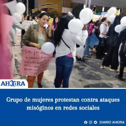 Grupo de mujeres protestan contra ataques misóginos en redes sociales