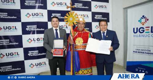 UGEL Huánuco honra trayectoria de 88 maestros cesantes