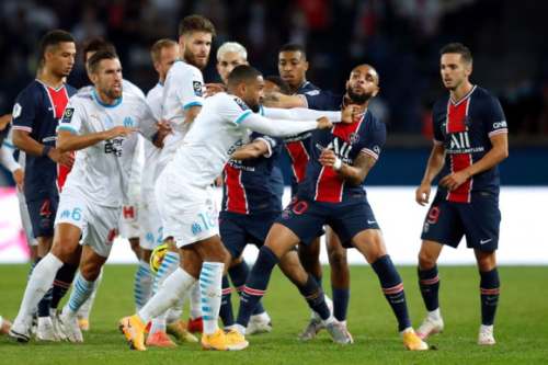 PSG perdió ante Marsella en un partido con cinco expulsados y pelea incluida