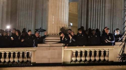 Franceses recibieron orgullosos a su selección tras segundo lugar en Mundial 2022