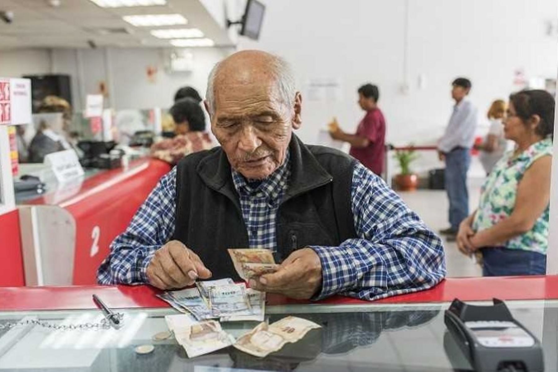 Jubilados recibirían más de lo aportado con propuesta del Gobierno sobre ONP