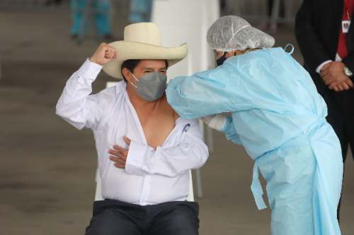 Presidente Pedro Castillo recibe la primera dosis de la vacuna Sinopharm contra la COVID-19
