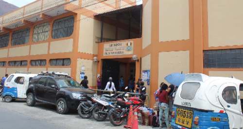 Apafa pide apoyo para reparar los deterioros del colegio Hermilio Valdizán