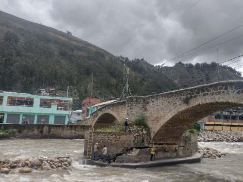Realizan trabajos para conservar puente Andrés Avelino Cáceres