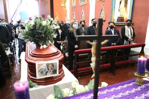 Congreso realiza un homenaje póstumo al congresista Herrera Mamani