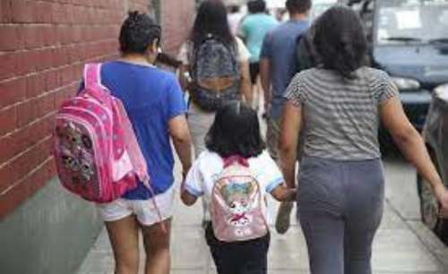 Simater: Ola de contagios en colegios es responsabilidad de los directores