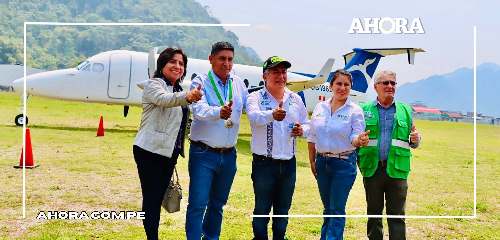 Gobernador da la bienvenida al primer vuelo comercial de ATSA a Tingo María