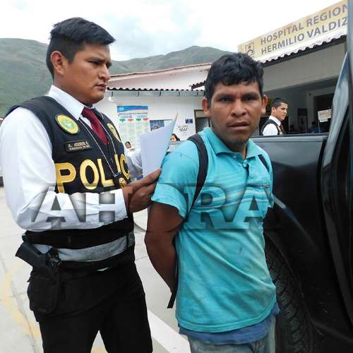 Tres hermanos baleados por invasores