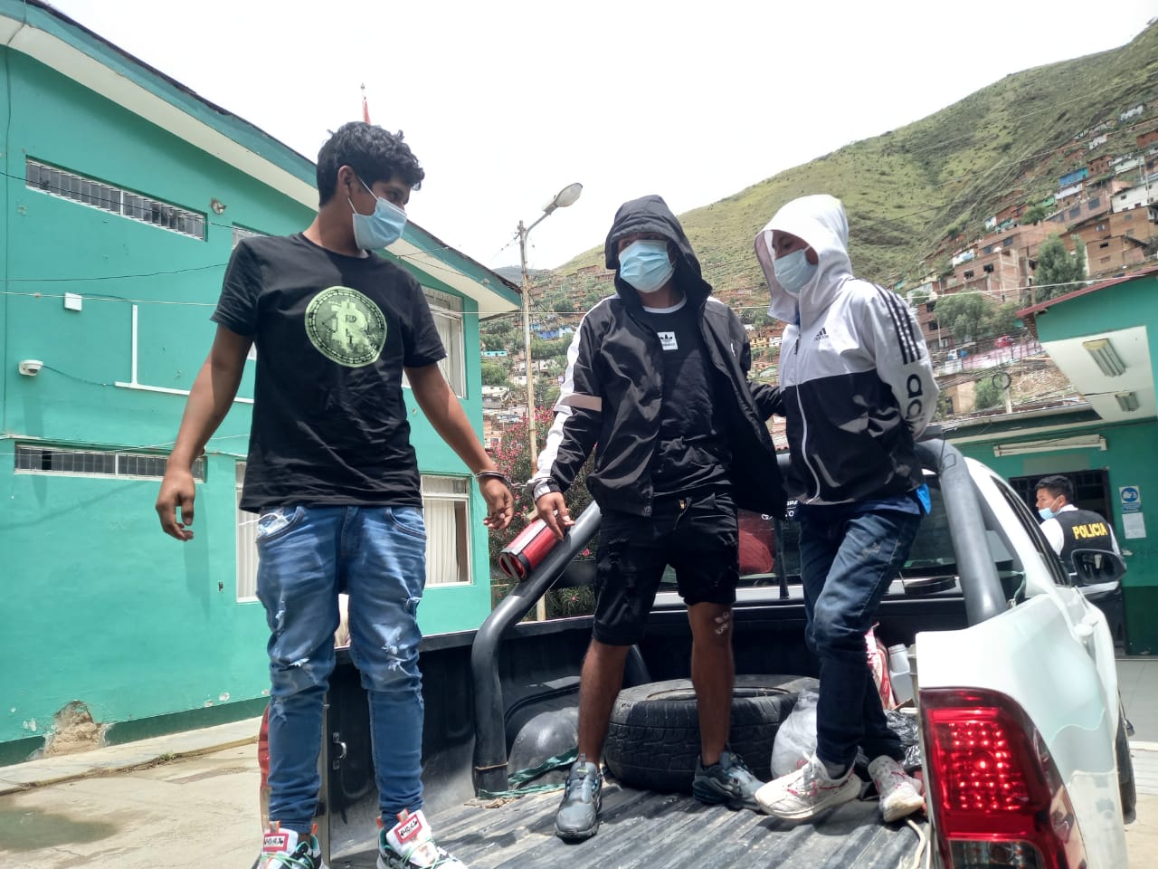 Tres jóvenes fueron capturados tras robar celular a joven