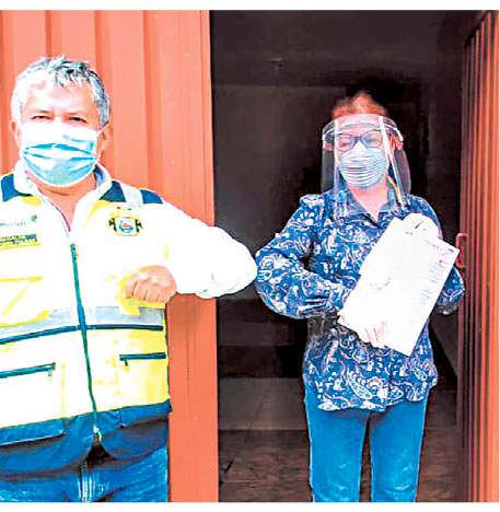 Vecinos pagan tributos desde casa