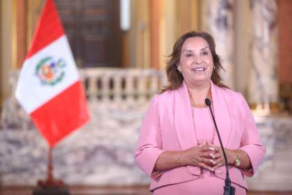 Boluarte celebra elección del papa León XIV y destaca su vínculo con el Perú